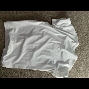 White lululemon tee shirt